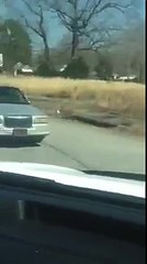 Cette voiture roule...en marche arrière uniquement !!