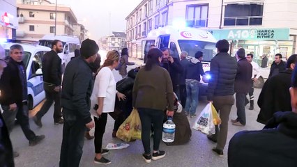 Otomobil kaldırımdaki yayalara çarptı: 2 yaralı - DÜZCE
