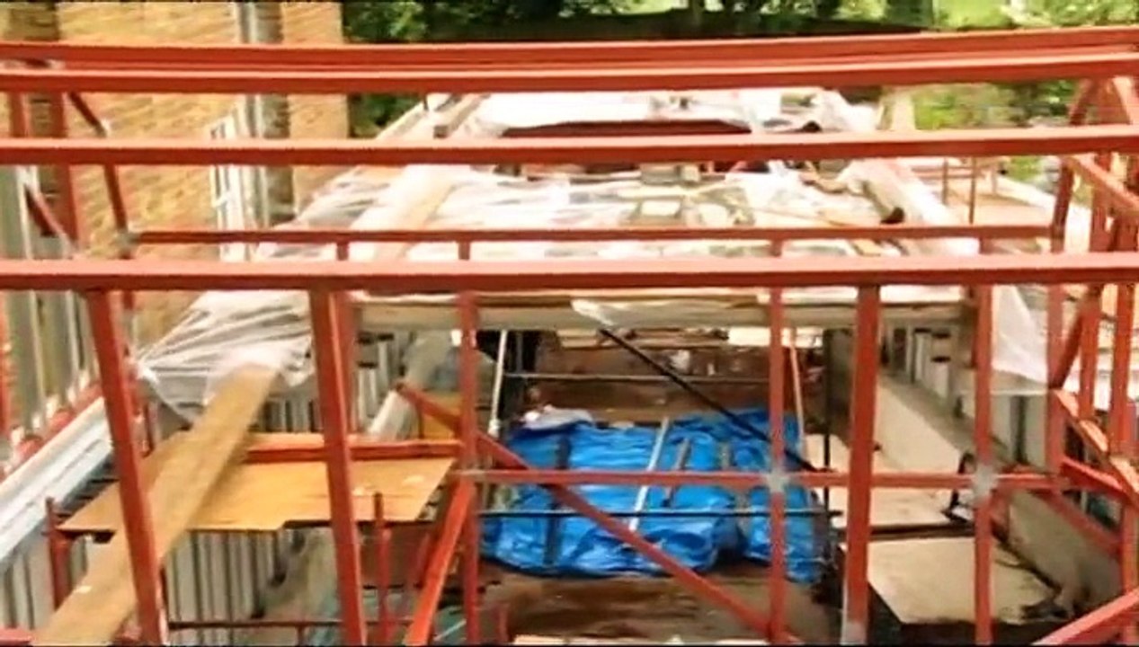 Grand Designs S07E08 Revisited  Peckham The Sliding GlAs.s Roof House (Revisited from S5 Ep2)