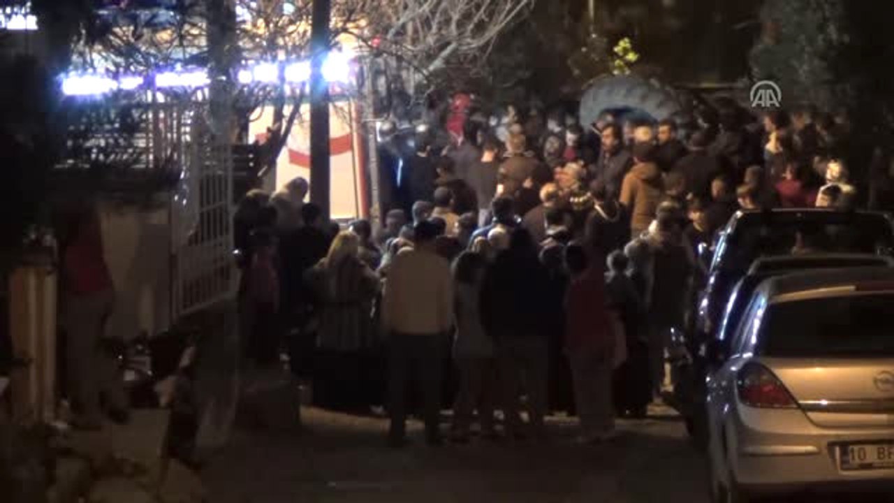 Ayvalık'ta Trafik Kazası - 2 Yaralı