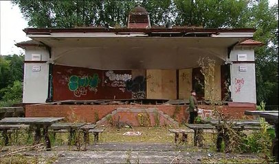 Chewin  the Fat S04 E04 The Big Man s Life Insurance Advert