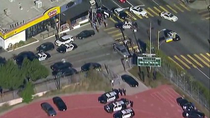 美 LA 고등학교서 12살 여학생이 총격...1명 중태 / YTN