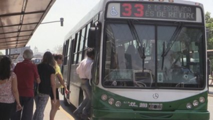 Comienza a regir en Argentina aumento de tarifas a transporte, luz y medicina