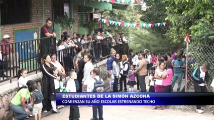Estudiantes de la Simón Azcona comienzan año escolar estrenando techo