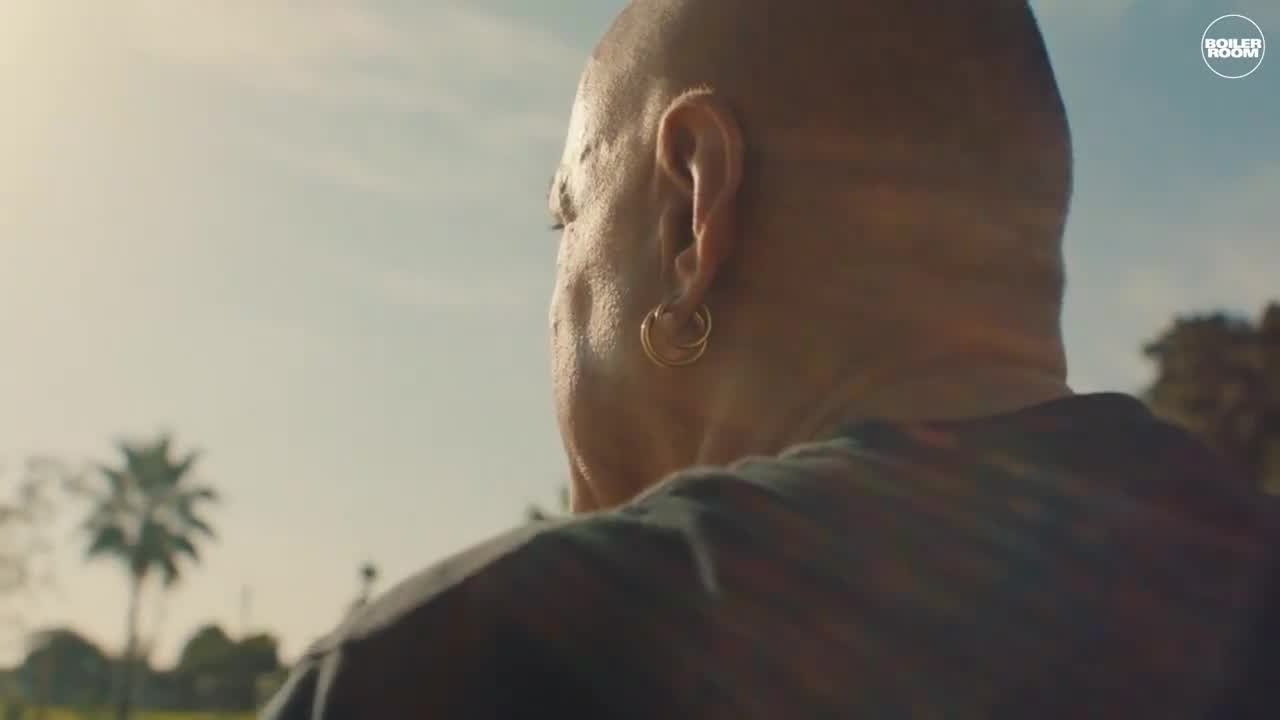 "We stuck with the music that we knew the best, which was good underground dance music" - Boiler Room presents Sun Sea and UKG - Watch Now