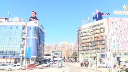 Kocaeli'de Parti Binalarında Erdoğan ile Akşener'in Fotoğrafları Karşı Karşıya