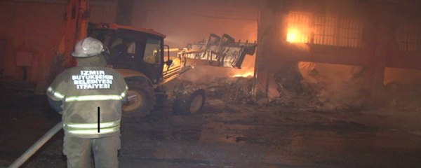 Kağıt ve Ambalaj Deposunda Patlama: 4 İşçi Yaralandı