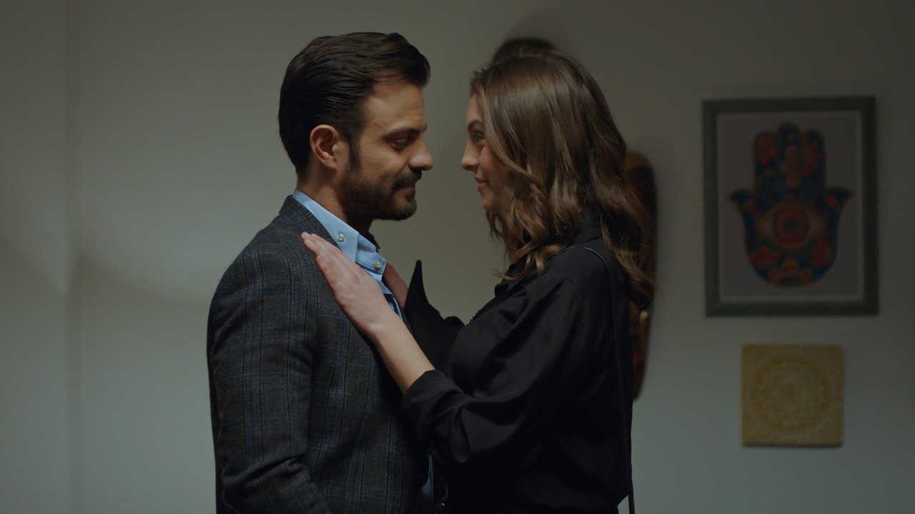 Siyah İnci 18. Bölüm Ebru'ya Büyük Sürpriz