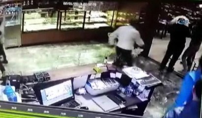 Ankara vergi dairesindeki patlama güvenlik kamerasında... Böyle kaçtılar