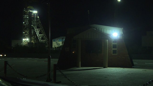 Quase mil homens resgatados de mina na África do Sul