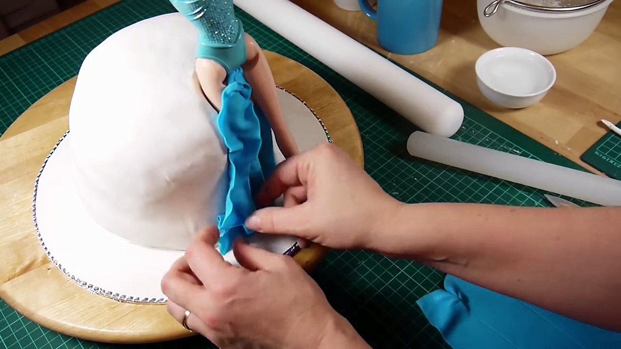 FROZEN Elsa Torte cake Eiskönigin Barbie Geburtstagstorte Kuchen backen