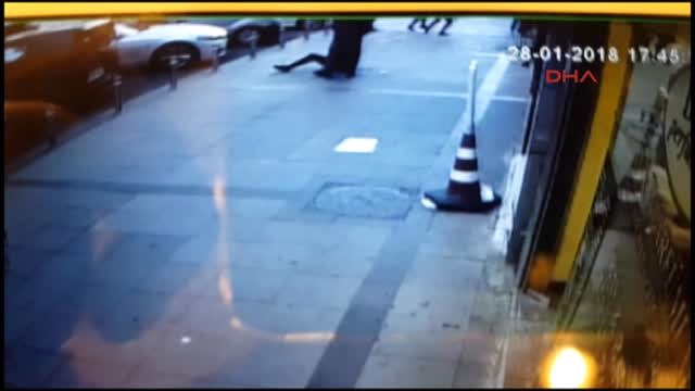 Zeytinburnu'nda Silahlı Saldırı 3 Kişi Yaralandı