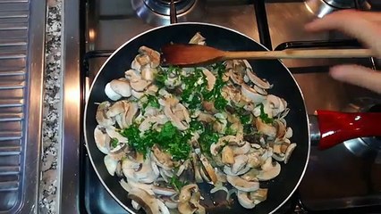 Gnocchetti bicolore speck e funghi con salsa al Parmigiano