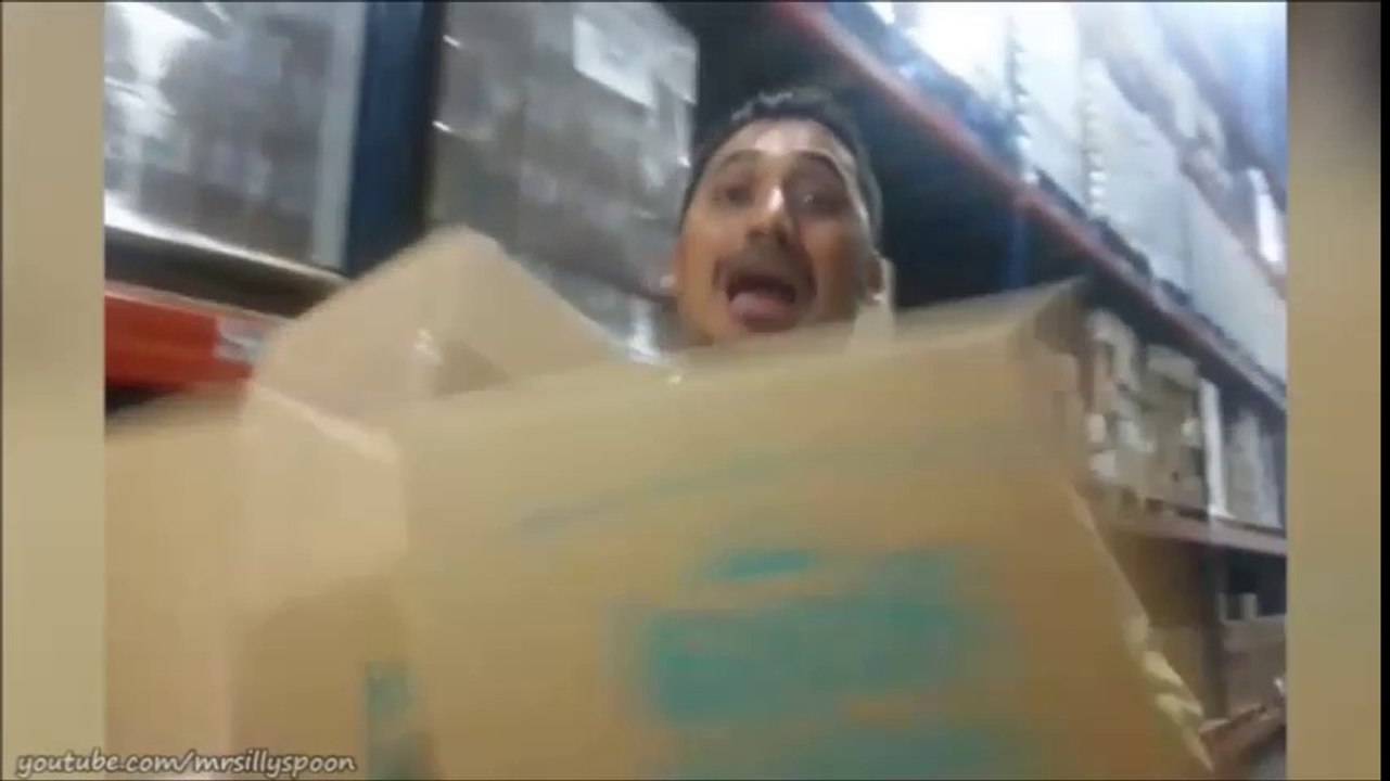 PEOPLE GETTING SCARED! - Funny , Scare Pranks/Jump scare compilation!