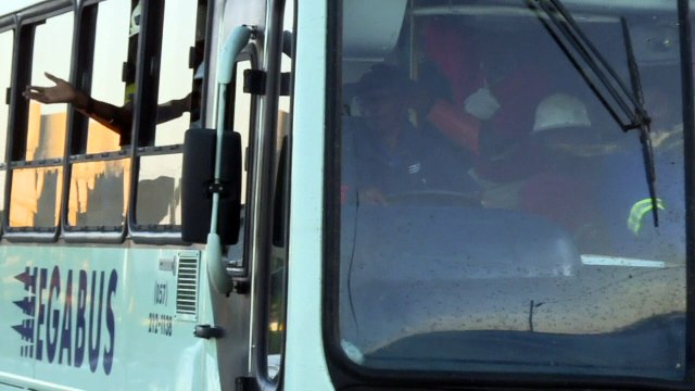 Rescatan sanos y salvos a los mineros atrapados en Sudáfrica