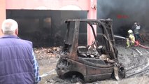 İzmir Ambalaj Fabrikasının Kağıt Deposundaki Yangın 10 Saatte Söndürüldü