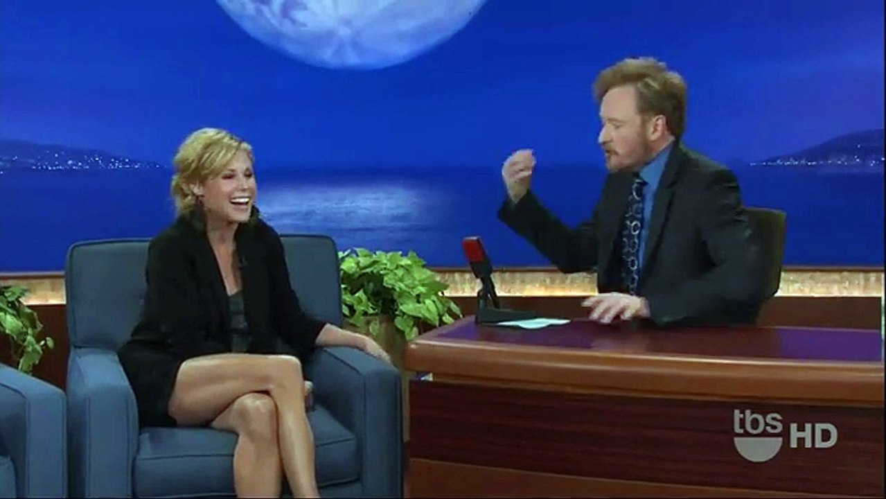 ‘Modern Family’ Star Julie Bowen Leaves Husband After 13 Years Of Marriage