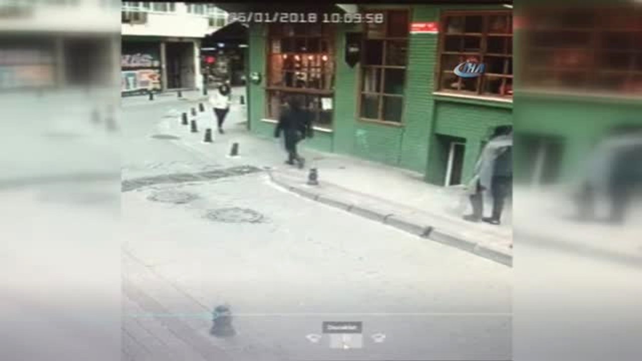Kadıköy'de Liseli Genç Kıza Yumruk Atan Saldırgan Hakkında Hapis İstemi