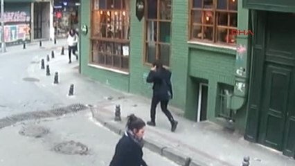 Kadıköy'de Genç Kıza Yumruklu Saldırı: Yüzük Silahtan Sayıldı