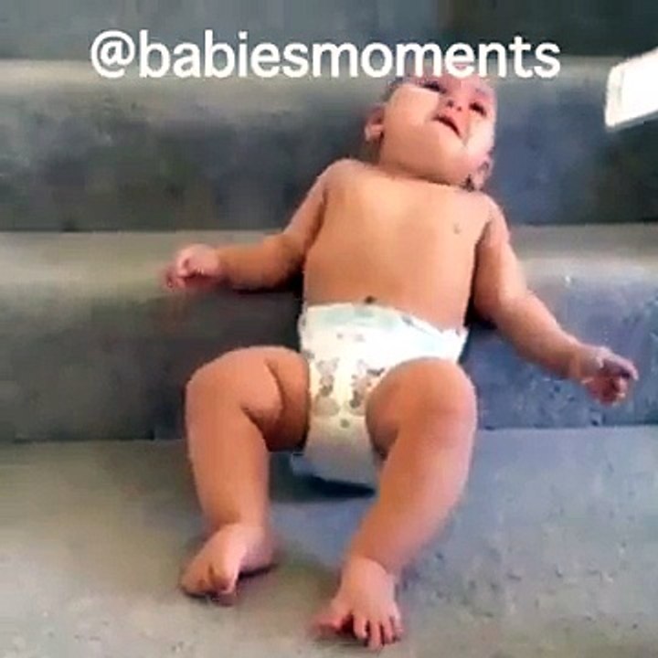 الجيل الصاعد راهم جايين بقوة هههه طفل صغير عيطتلو حنونتو هههههه
