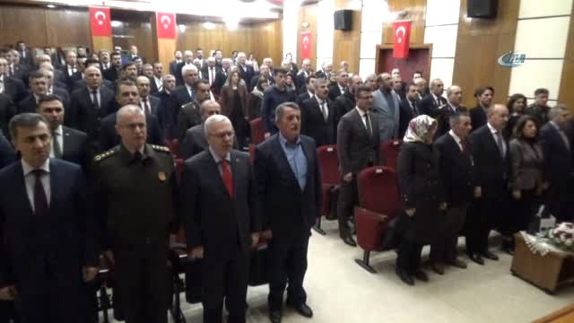 Afyon Şehitlerinin Ailelerine 'Devlet Övünç Madalyası ve Beratı' Verildi