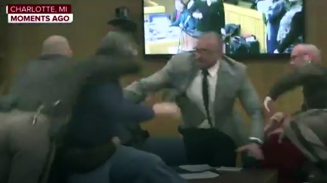 Le père de 3 victimes du docteur Nassar, jugé pour abus sexuels sur des dizaines de gymnastes, tente de l'agresser en plein procès