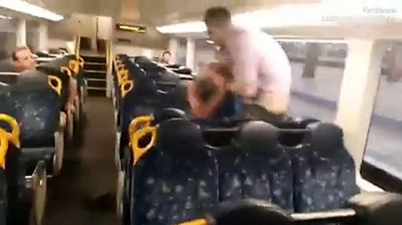 Embrouille de bourrés qui se termine en câlin dans le métro !