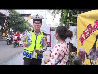 Bripda Andre Dikelabui Pengendara Supaya Tidak Ditilang - 86
