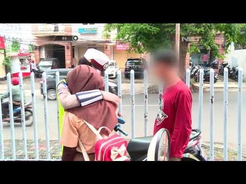 Gadis ini Memohon Hingga Menangis Agar Tidak Ditilang - 86