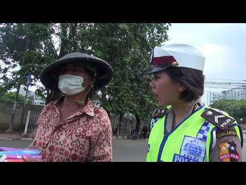 Kagumnya Bripda Tiara Melihat Kakek 70 Tahun yang Masih Berusaha 86