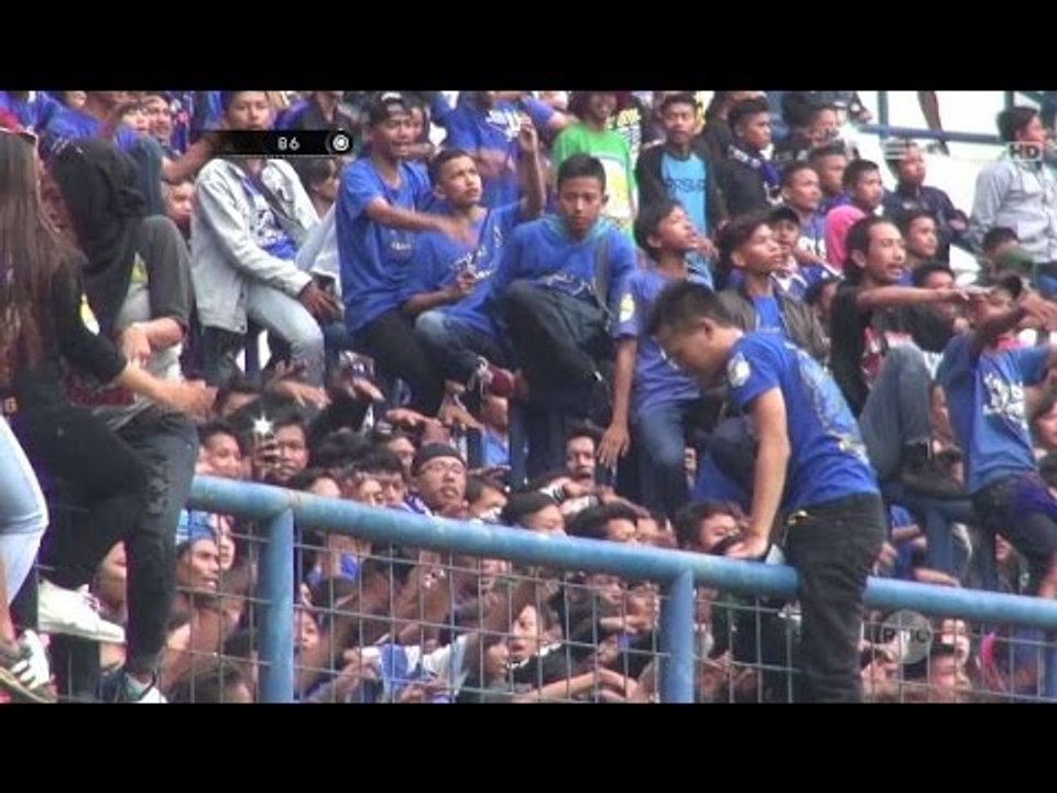 Balada Pertandingan Sepakbola, Bobotoh Suporter Loyal Persib Bandung - 86