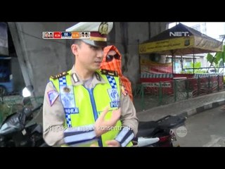 Kena Tilang & Malu, Wanita ini Mengumpat di Belakang Polisi - 86