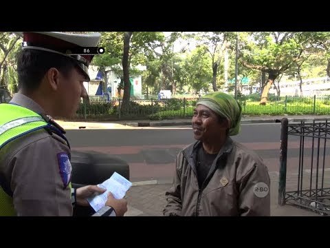 Baru Kena Tilang, Pengemudi ini Kembali Melawan Arus - 86