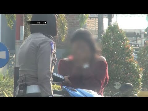 Menangis Histeris Saat Ditilang, Perempuan Ini Ternyata Bohongin Petugas - 86