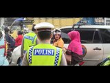 Ditilang Polisi, Perempuan ini Marah-marah Karena Ibunya Tidak Pakai Helm - 86