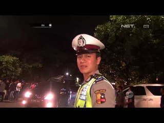 Agar Tetap Kondusif, Bripda Andre Lakukan Pengaturan Lalin di Kediaman Setya Novanto