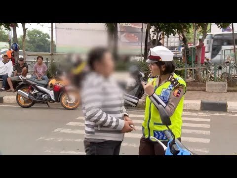 Suami Tidak Pulang-pulang, Ibu Ini Menangis Saat Ditilang - 86