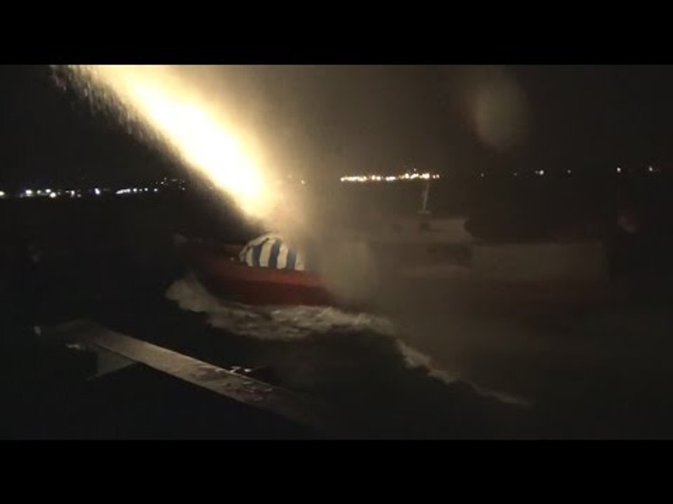 Operasi Penyergapan Kapal di Perairan Batam Mendapat Perlawanan - Customs Protection