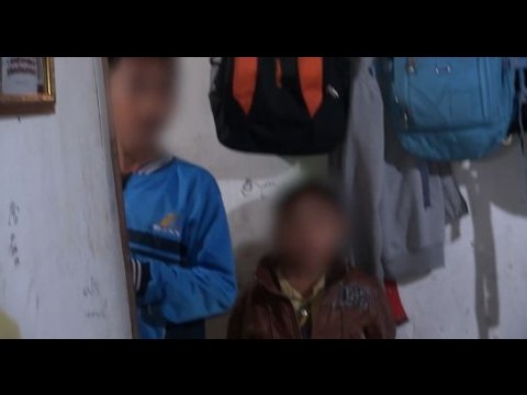Geledah Tempat Penjual Arak, Petugas Temukan Anak Kecil yang Tinggal Disana - 86