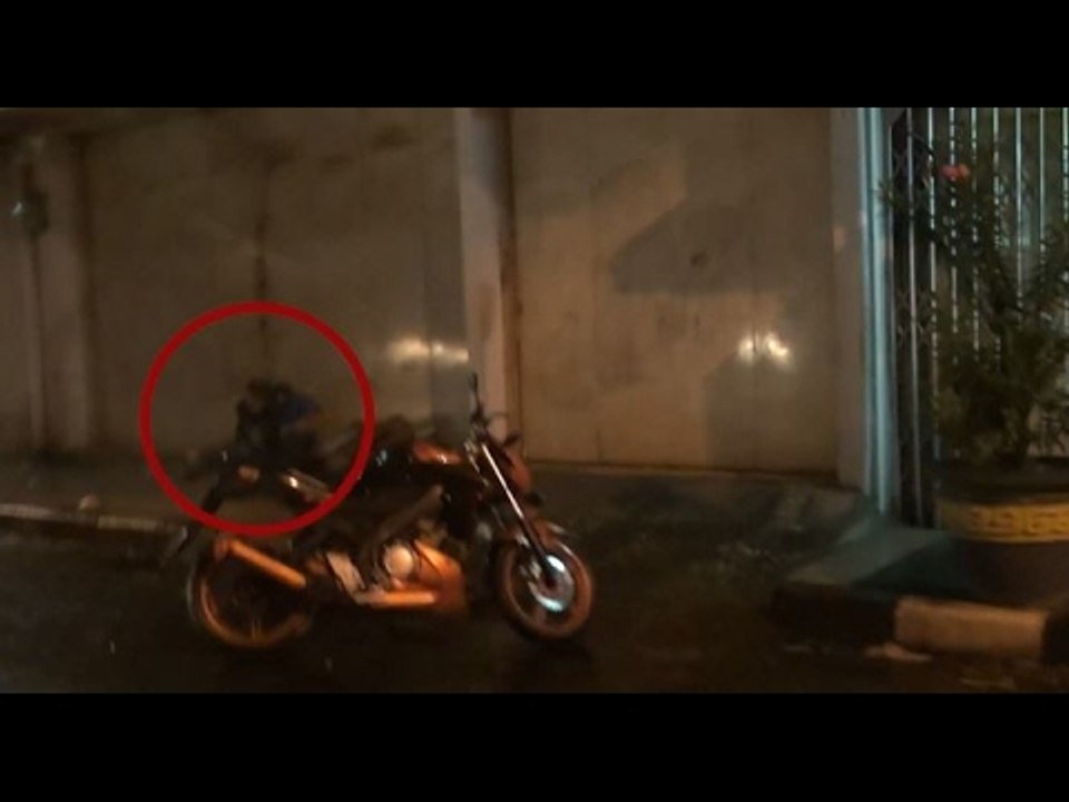 Kepergok Pelukan di Pinggir Jalan, Ternyata Keduanya Pria - 86