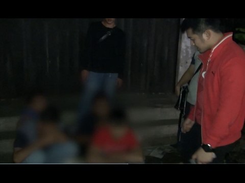 Razia Miras, Petugas Dapatkan Samurai dan Miras di dalam Tas Anak ini - 86