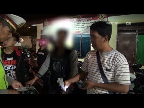 Razia Kendaraan, Petugas Temukan Senjata Tajam di Bagasi Motor Pria ini - 86