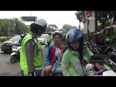 Berkendara Dengan 3 Anaknya, Ibu Ini Tetap Tidak Mau Ditilang - 86