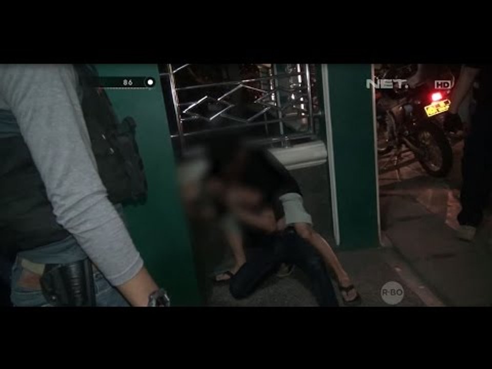 Pria ini Kesurupan Saat Kepergok Membawa Senjata Tajam - 86