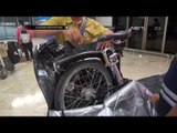 Pria Ini Nekat Membawa Sepeda di Dalam Tas - Customs Protection
