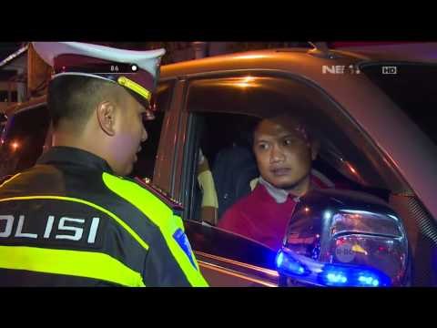 Mencoba Kabur dari Razia Petugas, Pria ini Terjatuh dari Motor - 86