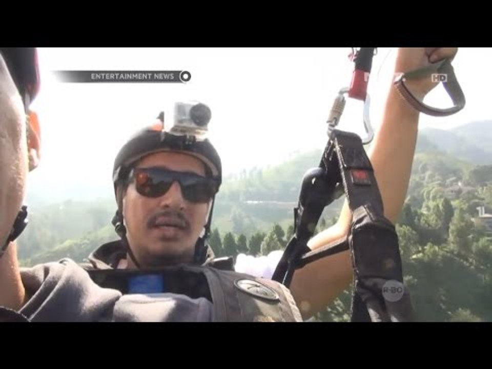 Bucek Depp bermain Paralayang