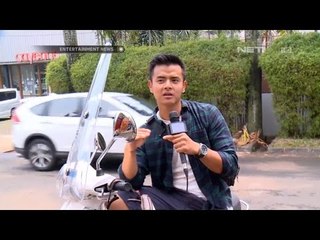 Dion Wiyoko sangat menyukai kendaraan Vespa