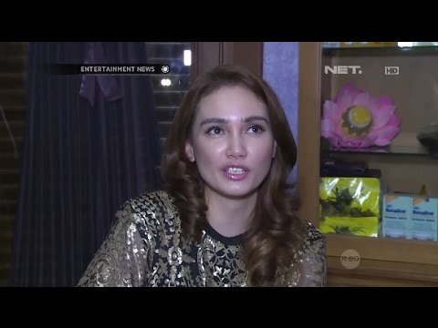 Feby Febiola melakukan totok aura