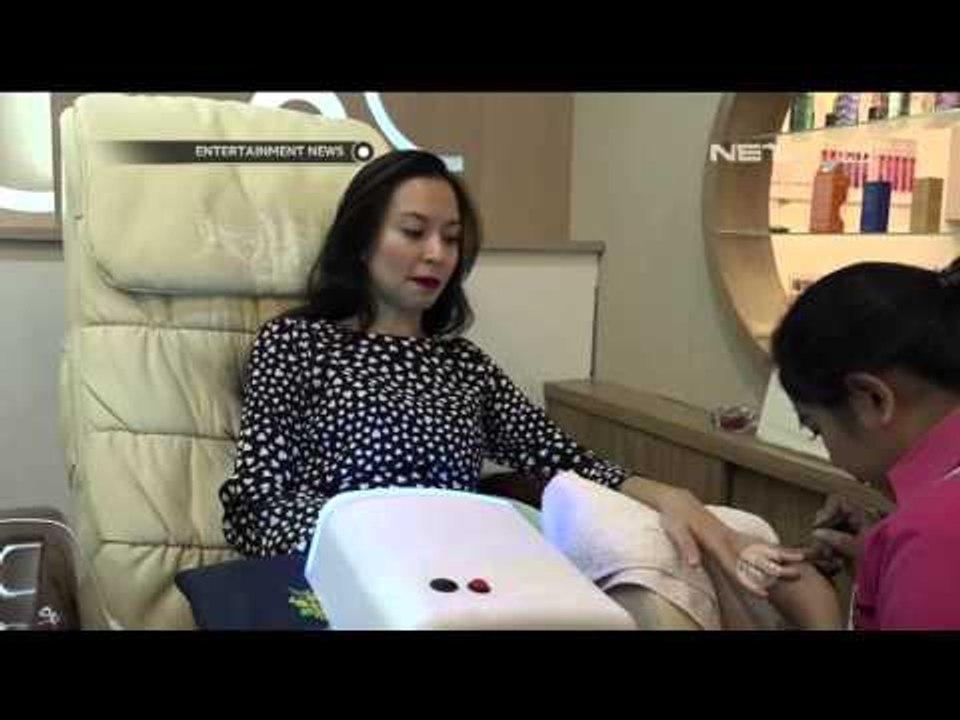 Untuk Hadiri Acara Wisuda, Karina Nadila Lakukan Nail Art